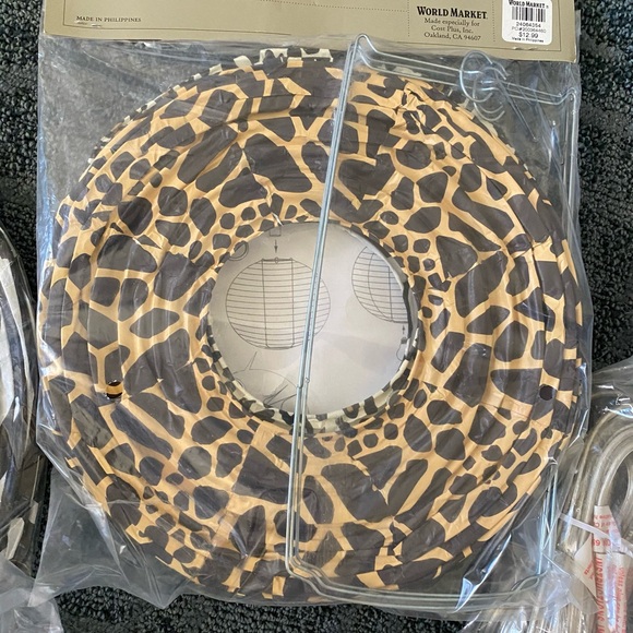 Assorted Room Decor - Picture 5 of 9